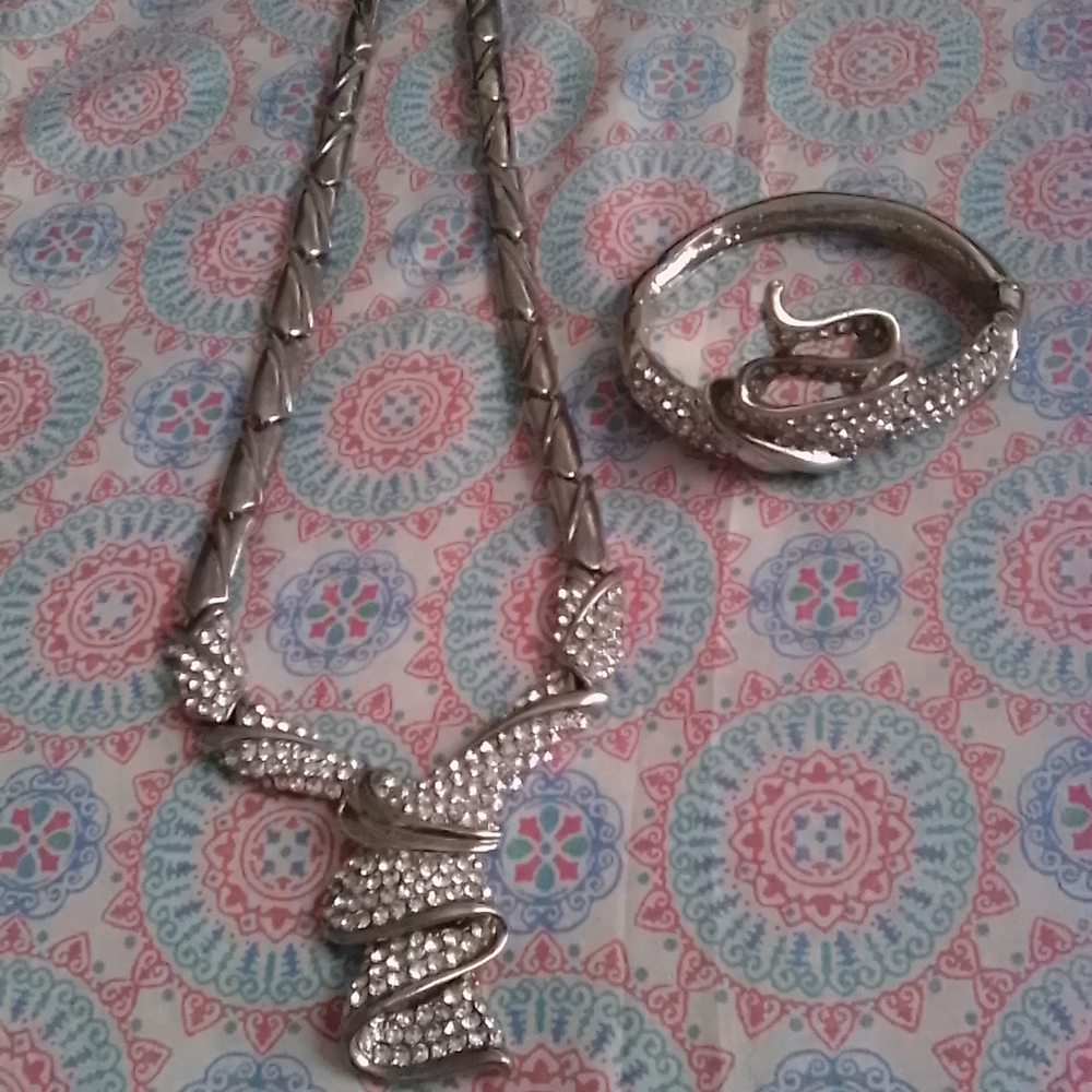Elegant Silver Jewelry Set